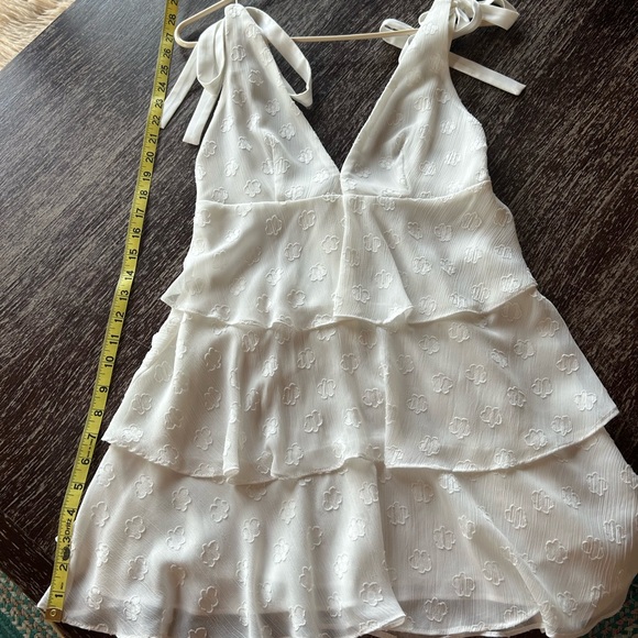 White Tiered Ruffle V-Neck Graduation Dress XS - Picture 5 of 5